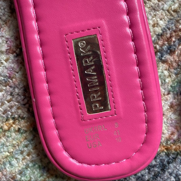 🚫🚫sold🚫🚫💗Hot Pink Slide Sandals - Picture 6 of 6